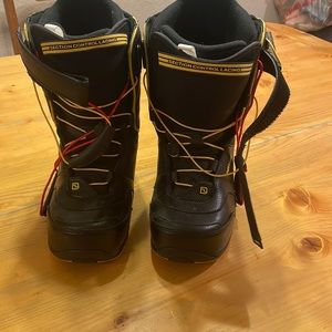 Alpha deluxe snowboarding boots used 2 pretty much new great shape